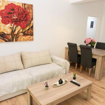 Renovated Spacious Flat 7Min To Subway Station- Athens Ngoại thất bức ảnh
